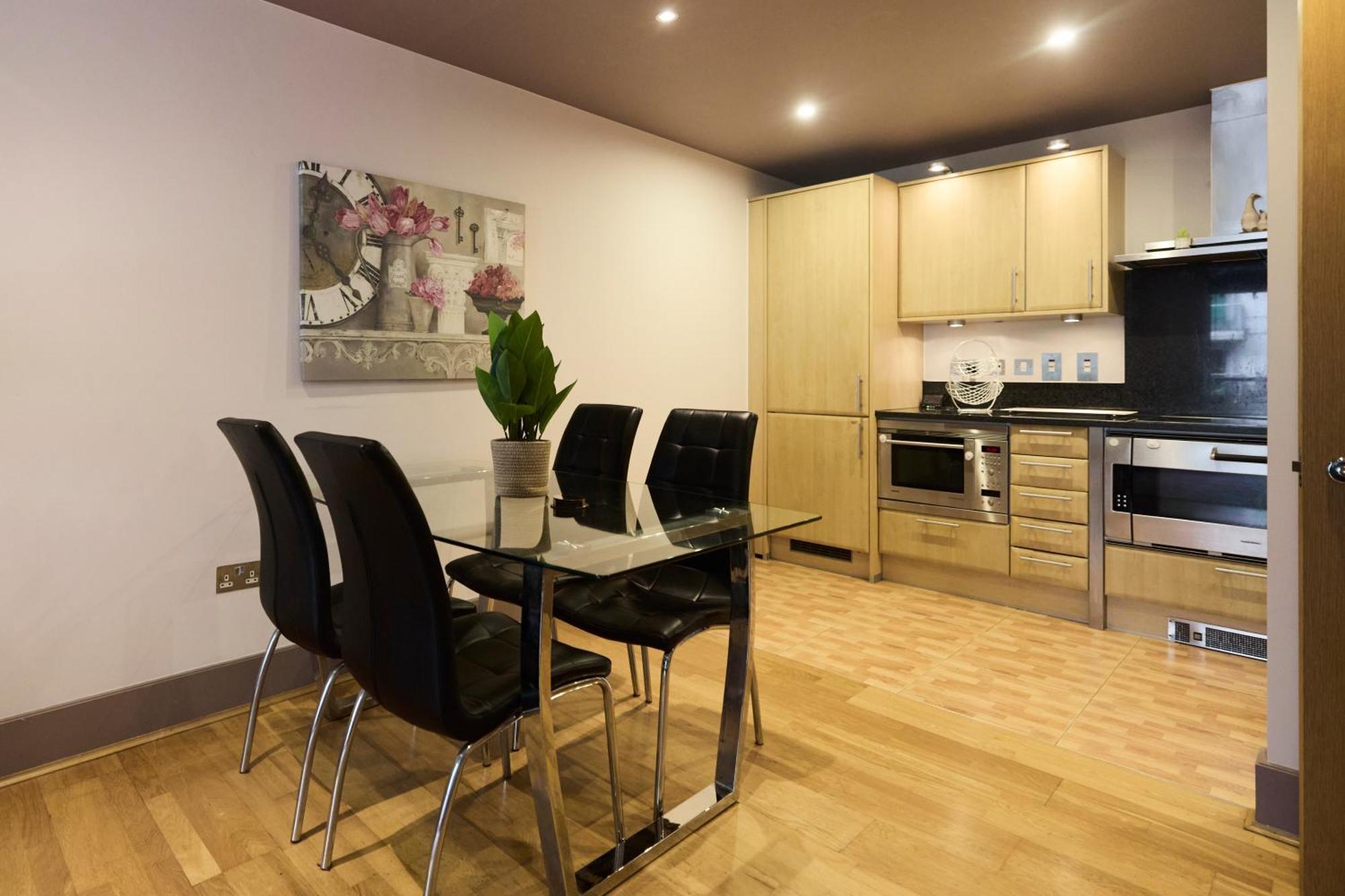 The Vauxhall Hideout - Comfy 2Bdr Flat With Balcony London Exterior photo